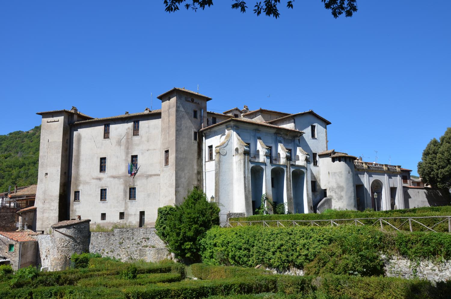 Il castello e la villa